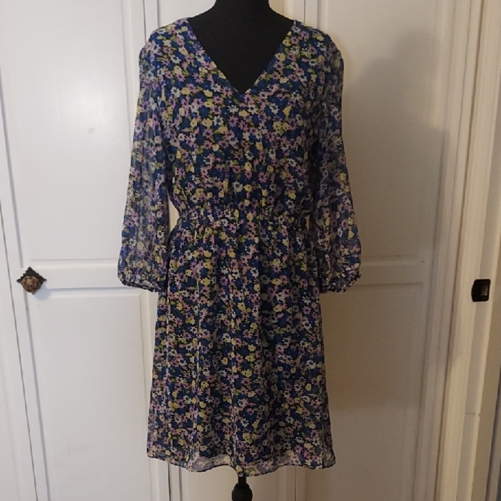 Saint + Sophia Floral Dress Blue Lavender Purple Size V neck Long Sleeve M